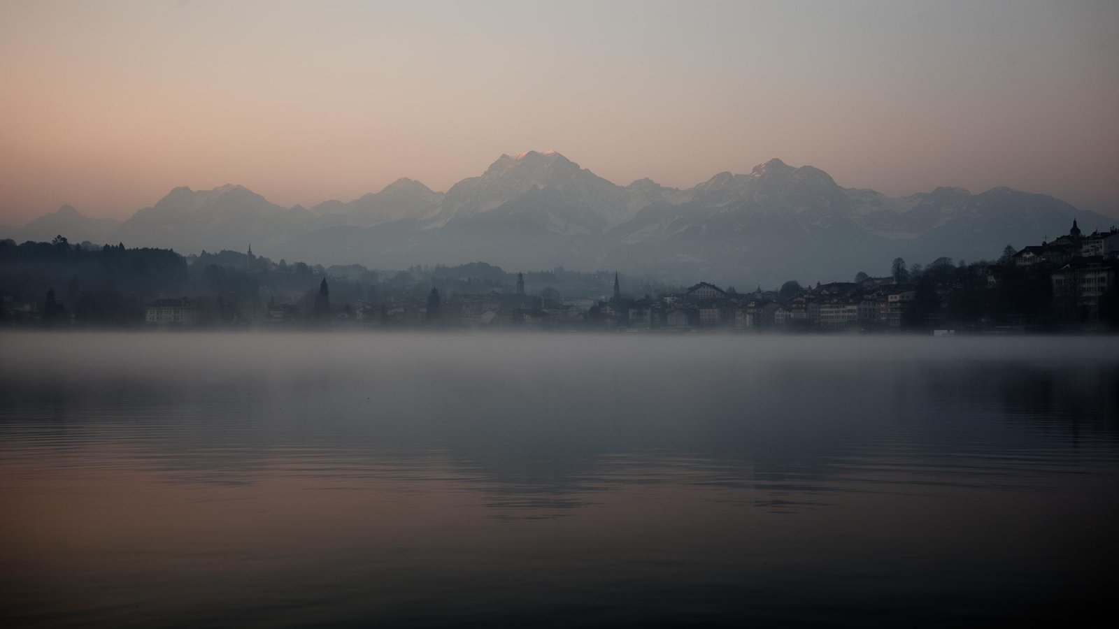 Lake Zürich at dawn